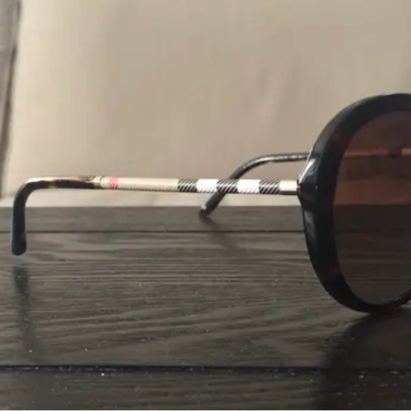 Brand new sunglasses - Picture 2 of 4